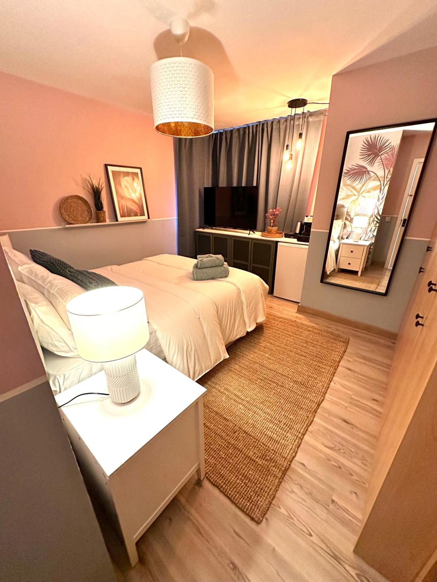 Blush Jungle - Homestay Dublin Buitenkant foto