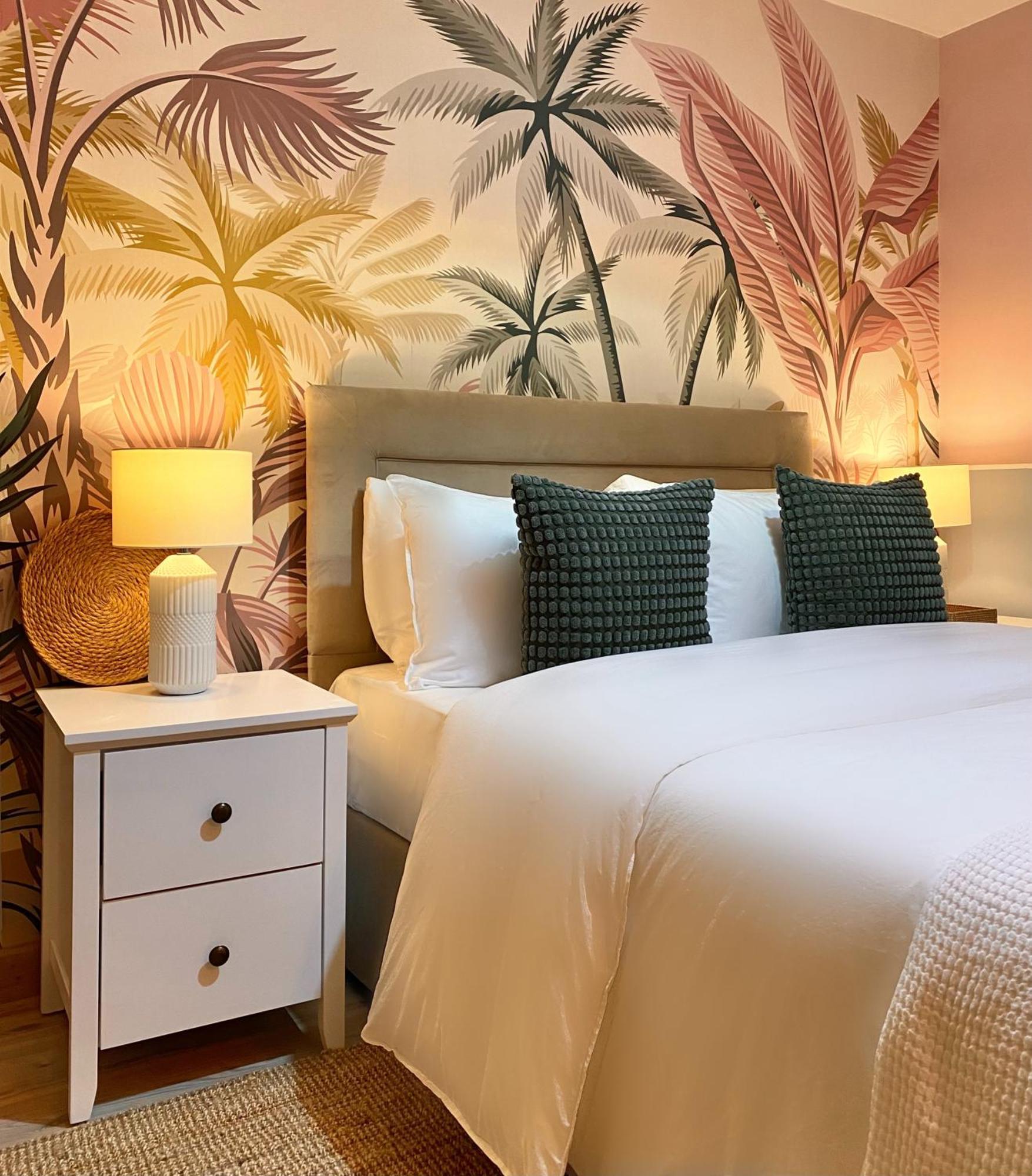 Blush Jungle - Homestay Dublin Buitenkant foto